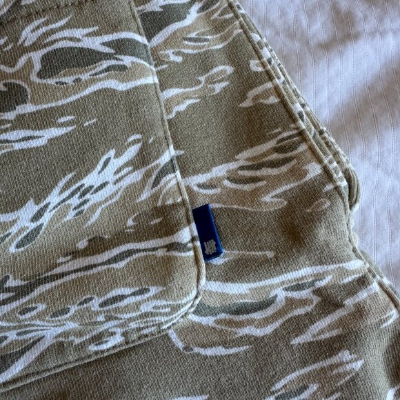 UNDEFEATED Camo Shorts - Size M - Like New! - Picture 6 of 6